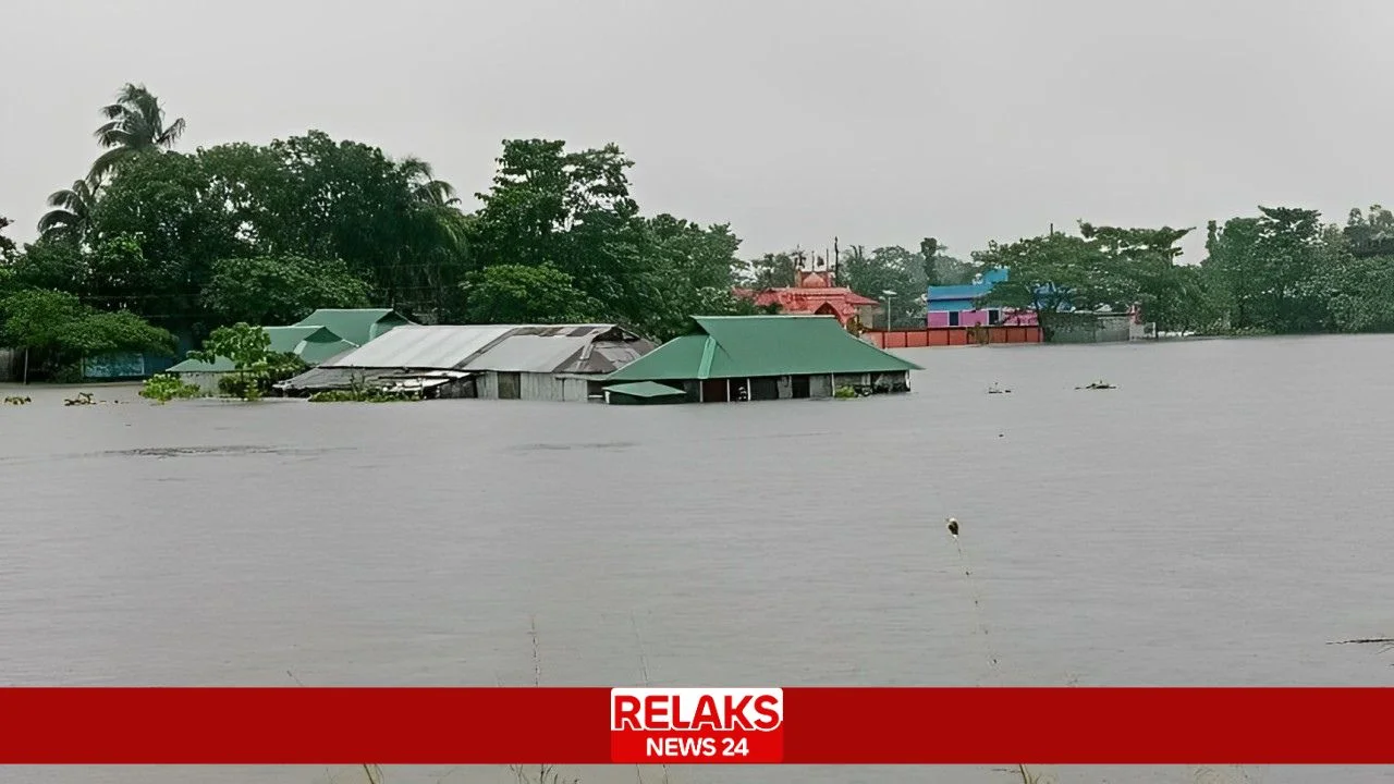 বন্যায় ডুবছে ৫ জেলা, ‌৮ নদ-নদীর পানি বিপৎসীমার ওপরে