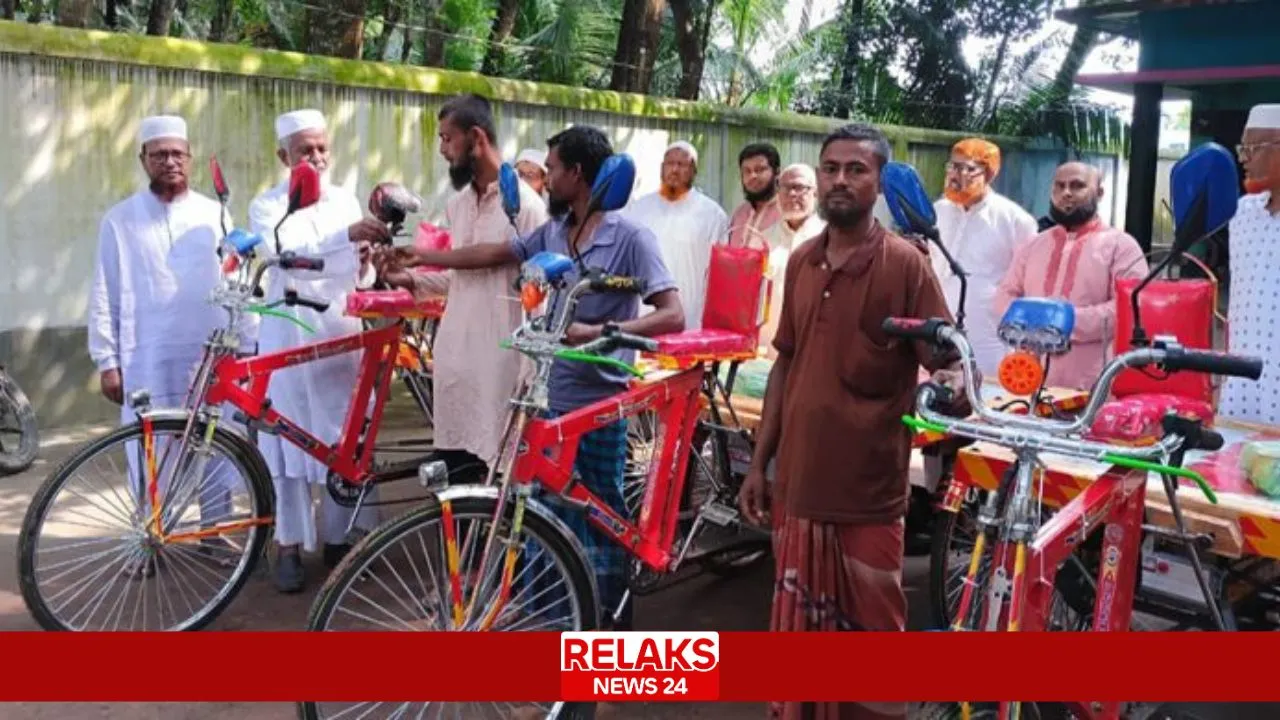 শার্শায় হতদরিদ্রদের মাঝে জামায়াতের মটরভ্যান, ছাগল ও নগদ অর্থ বিতরণ