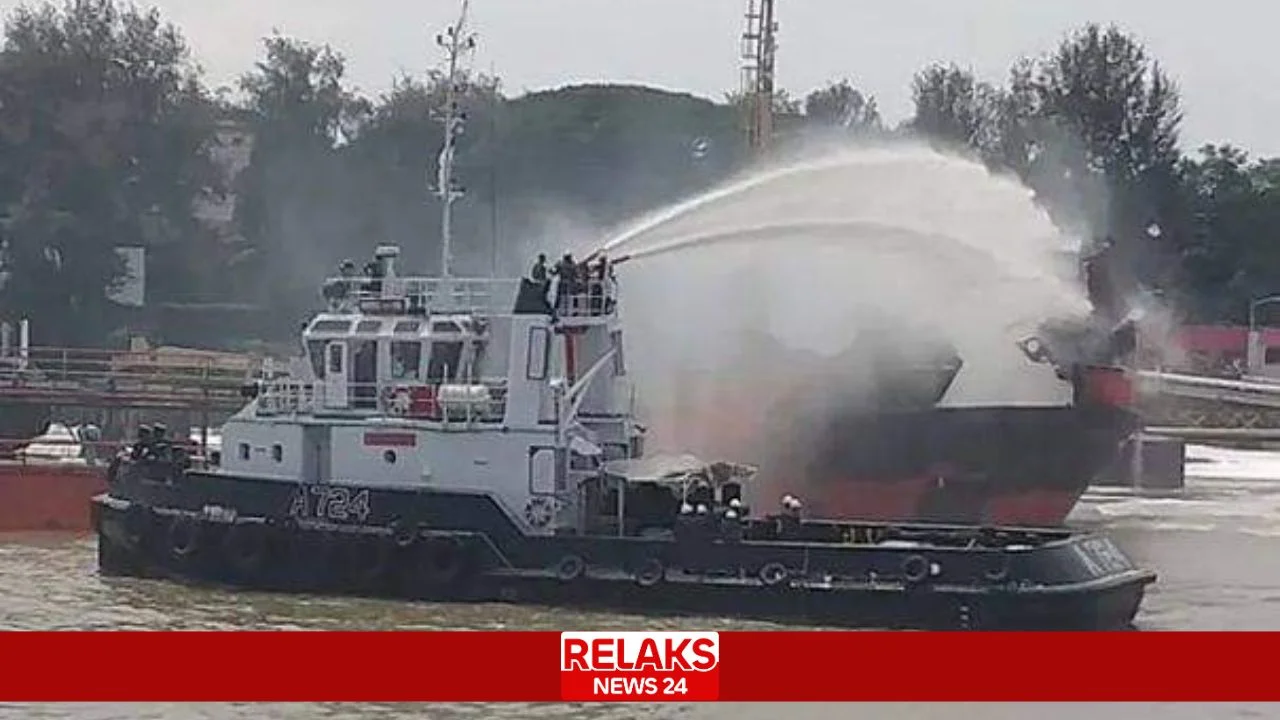 পতেঙ্গায় তেলবাহী জাহাজে অগ্নিকাণ্ডের ঘটনায় নিহত তিন