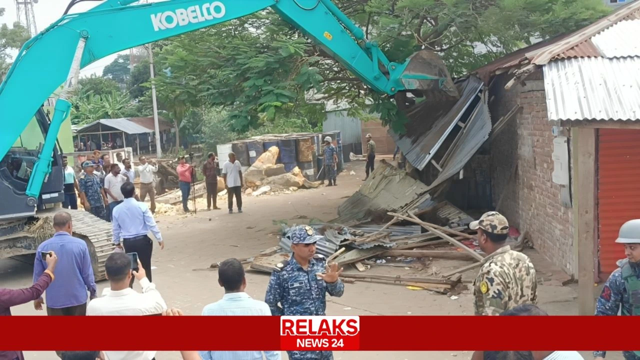 মোংলা বন্দরের একাধিক অবৈধ স্থাপনা উচ্ছেদে অভিযান