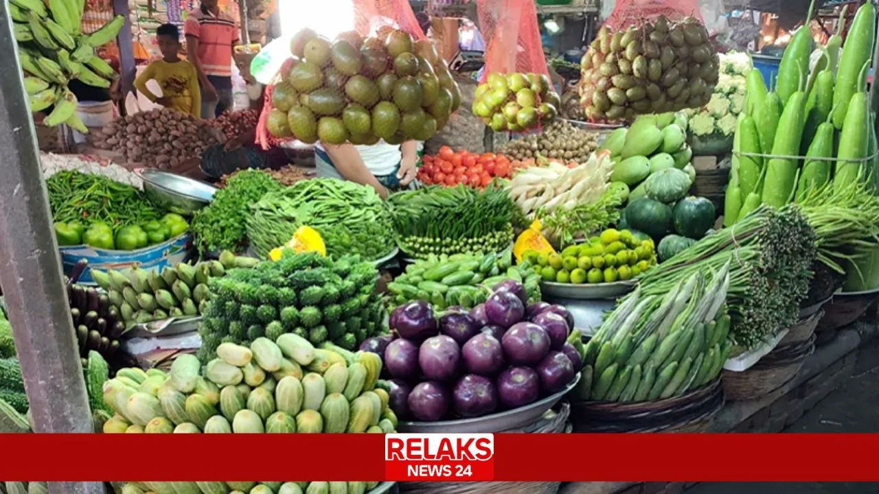 শীতের সবজিতে ভরপুর তবু কমছে না দাম, বাজারে নতুন সংকট সয়াবিন তেল